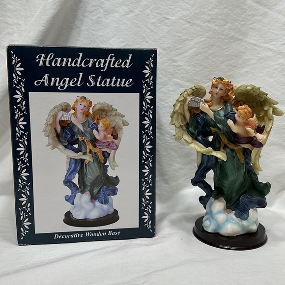 Angel Statue - Picture 7 of 10